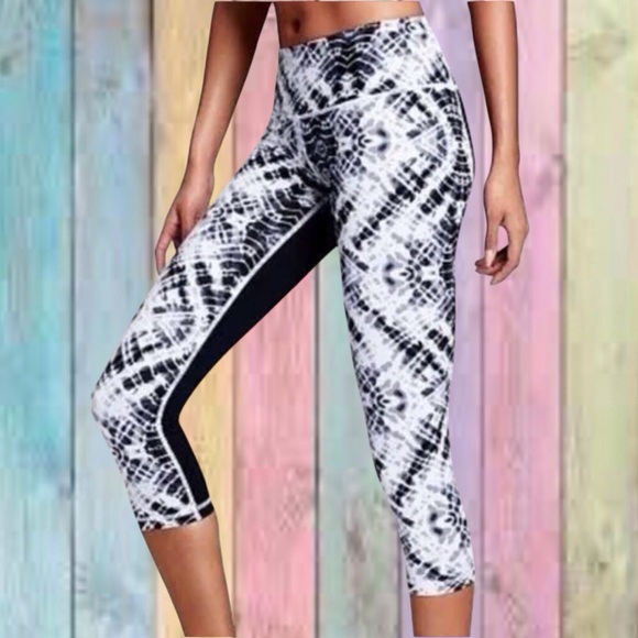 Victoria's Secret Pants - Victoria’s Secret Black Bas Court Tie Dye High Waisted Knockout Crop Leggings